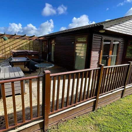 Conkers Lodge For 6 With Hot Tub & Secluded Decking - Spa Resort In Devon Chudleigh المظهر الخارجي الصورة