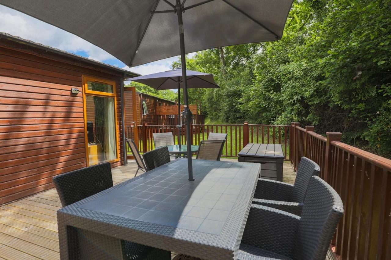 Conkers Lodge For 6 With Hot Tub & Secluded Decking - Spa Resort In Devon Chudleigh المظهر الخارجي الصورة