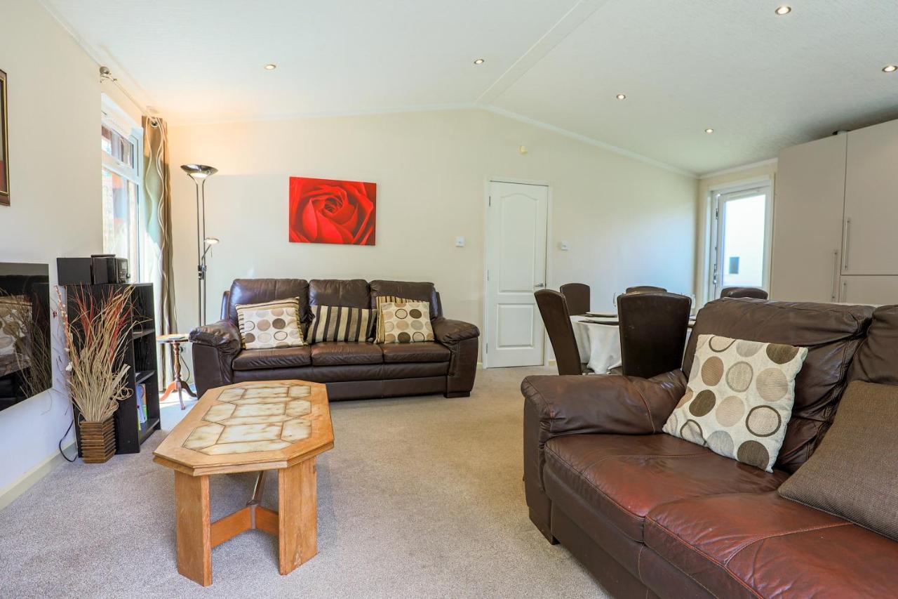 Conkers Lodge For 6 With Hot Tub & Secluded Decking - Spa Resort In Devon Chudleigh المظهر الخارجي الصورة