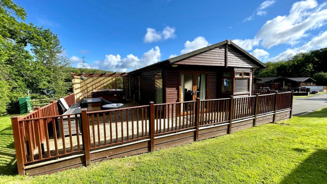 Conkers Lodge For 6 With Hot Tub & Secluded Decking - Spa Resort In Devon Chudleigh المظهر الخارجي الصورة